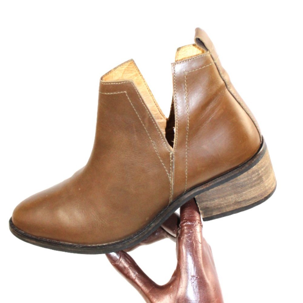 Diba True Stop By Taupe Suede Leather Cutout Ankle Booties Size 7 - Picture 5 of 8